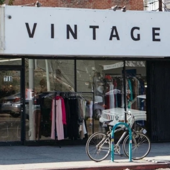 @vintagerunsdeepshop dm for a whatnot referral code. $10 off. Auctioning ALL $5! - Picture 8 of 8